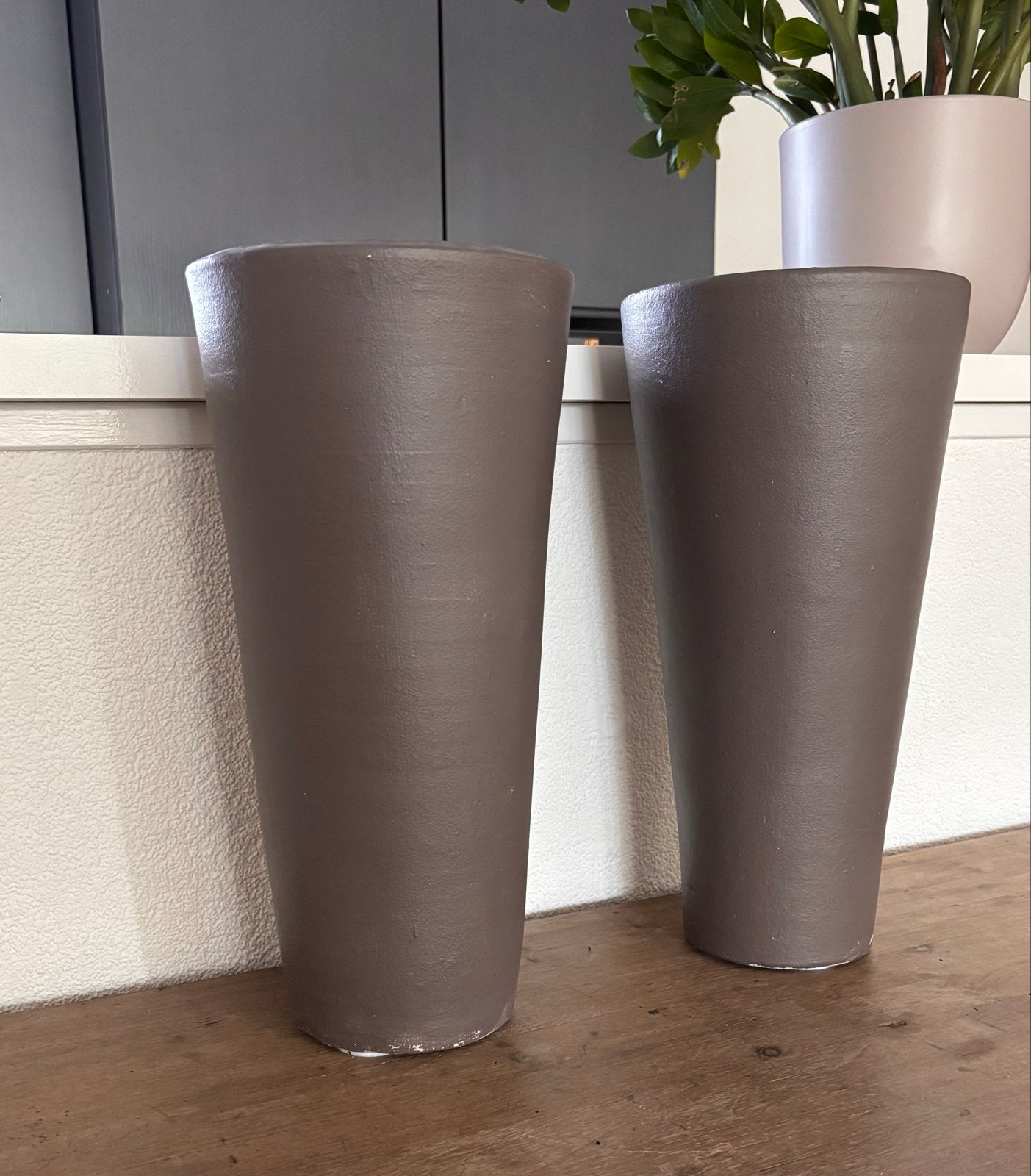 Set van 2 hoge bloempotten taupe Hoogte 42 cm, Ophalen, Minder dan 60 cm, Rond, Zo goed als nieuw
