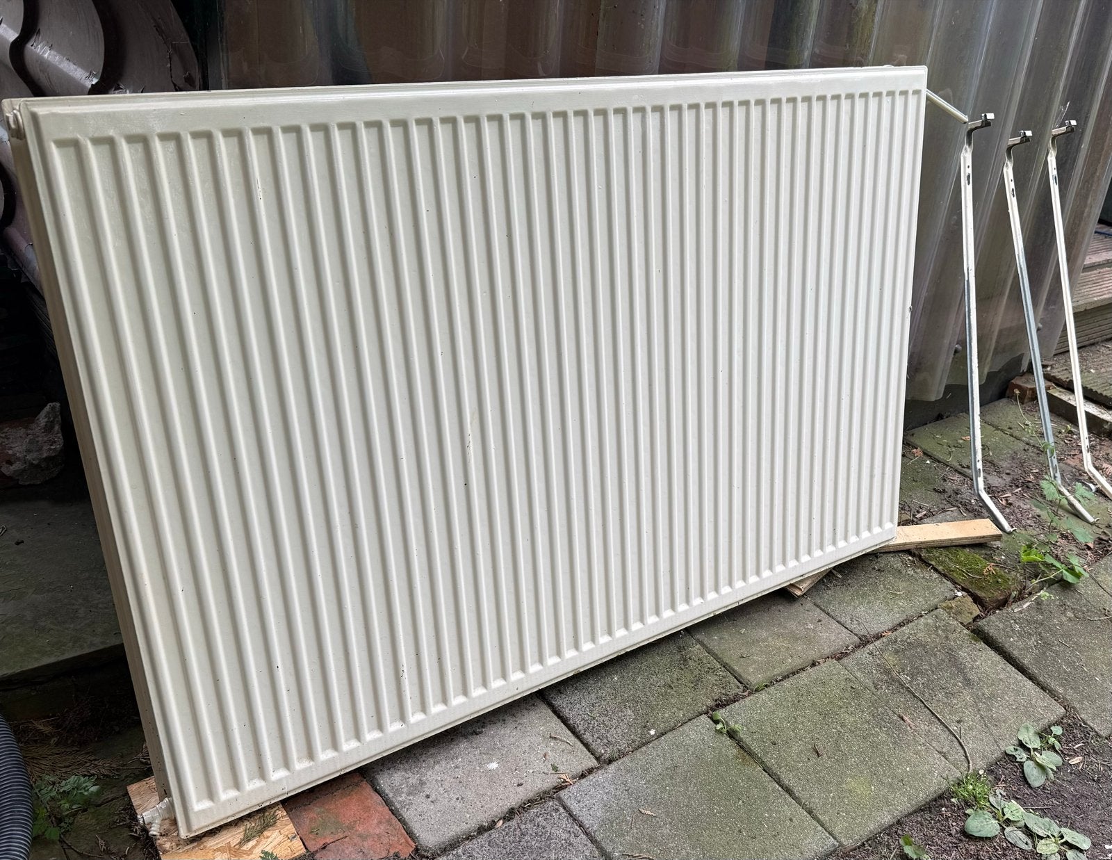 Gebruikte radiator met beugels, Ophalen, Gebruikt, Radiator, 60 tot 150 cm