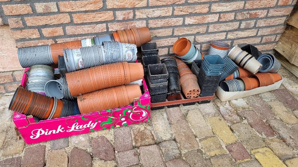 Gratis plastic kweekpotjes, Tuin en Terras, Bloempotten, Ophalen, Kunststof, Gebruikt, Rond