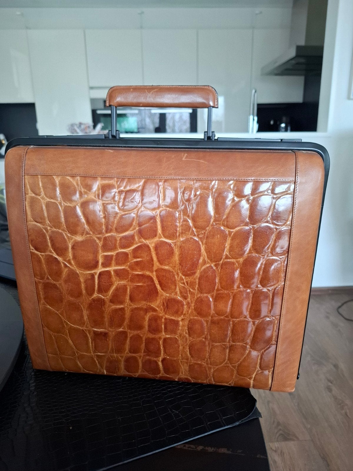 Tas van schildpadleer nieuw kleur licht bruin maat 35x30 bxh, Ophalen of Verzenden, Nieuw, Bruin, Overige typen