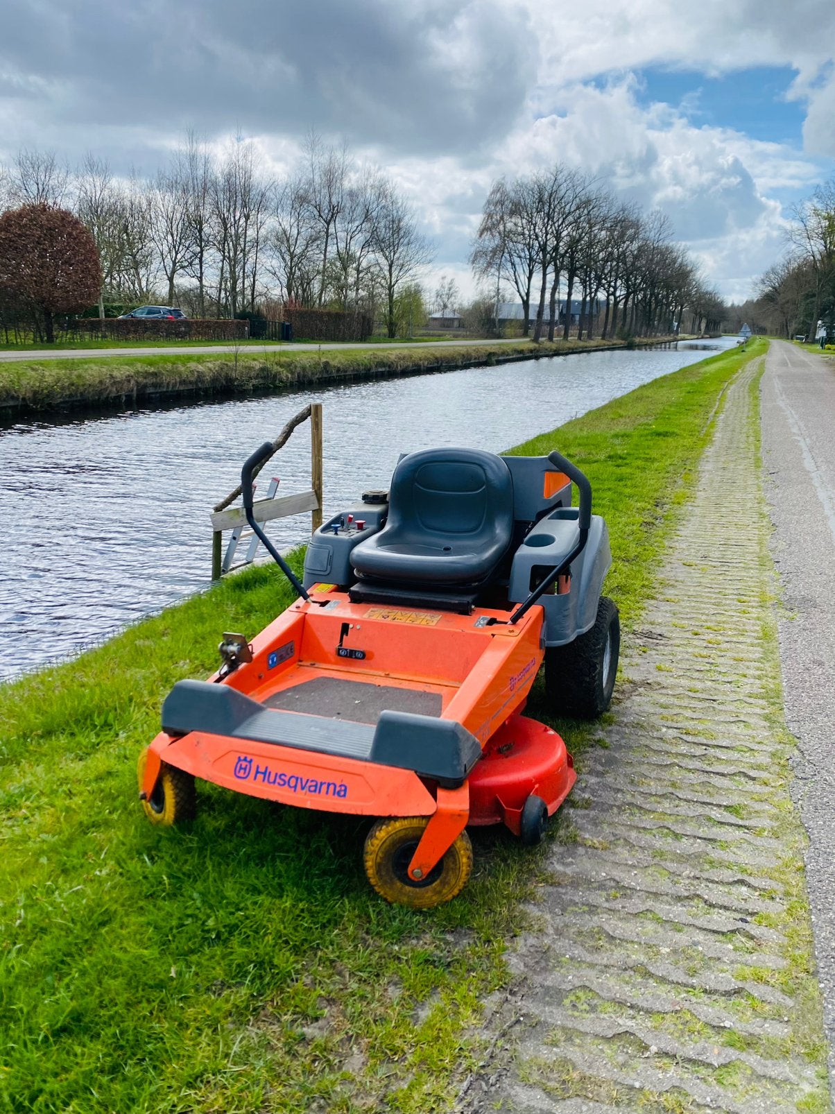 Top Husqvarna zero-turn Z16 Residential, zijlosser, mulch, Ophalen, Mulchfunctie, 90 tot 120 cm
