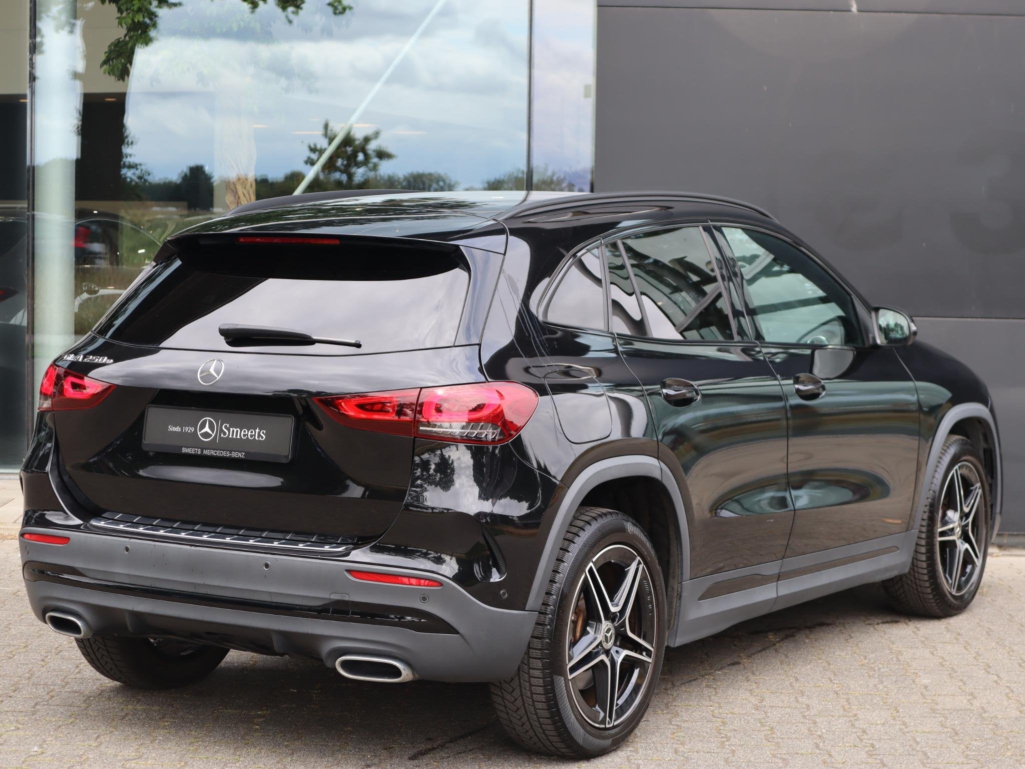 Mercedes-Benz GLA-klasse 250 e AMG Line l Trekhaak l Stoelve, Auto's, Dealer onderhouden, Stof, 16 kWh, Zwart