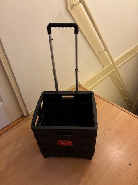 Handige zwarte inklapbare krat met wieltjes en trekstang, Minder dan 35 cm, Minder dan 50 cm, Ophalen of Verzenden, Zo goed als nieuw