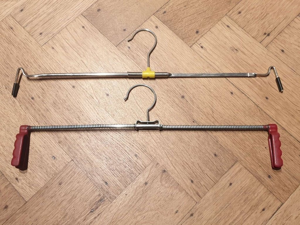 2 vintage kleerhanger met veer B 38 en 41,5cm, Wandkapstok, Gebruikt, Ophalen of Verzenden, Minder dan 100 cm