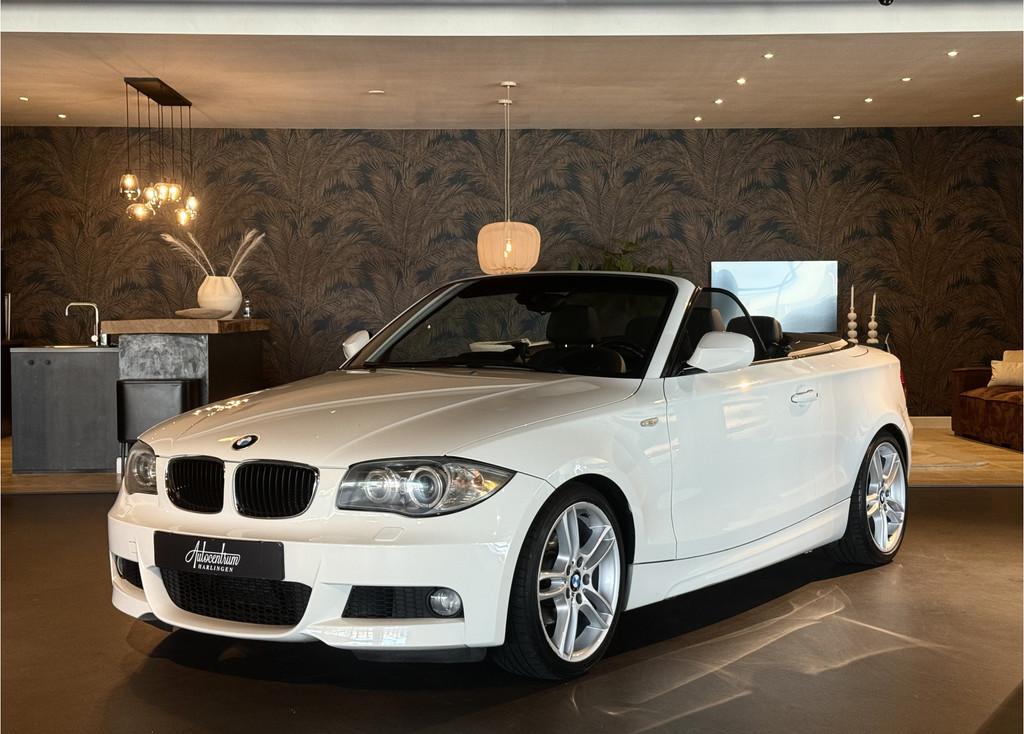 BMW 1 Serie Cabrio 118i High Exe I M-Pakket I Xenon I Navi I, Euro 5, Zwart, Cabriolet, 4 stoelen