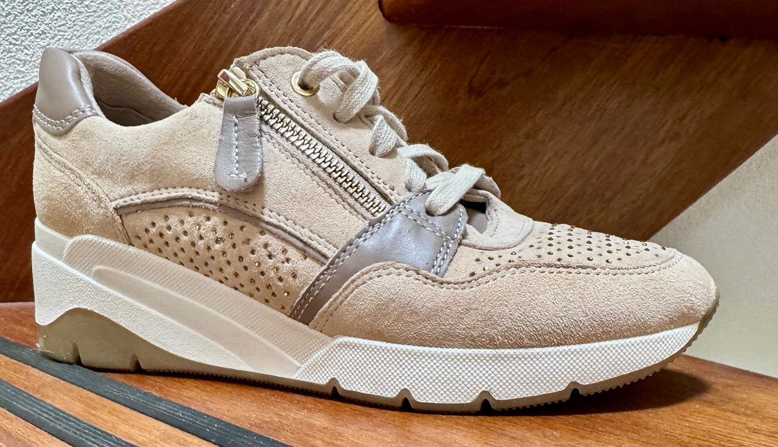 Medicus - sneakers - mt. 39 - veter + rits - nubuck strass, Kleding | Dames, Schoenen, Beige, Nieuw, Ophalen of Verzenden, Sneakers of Gympen