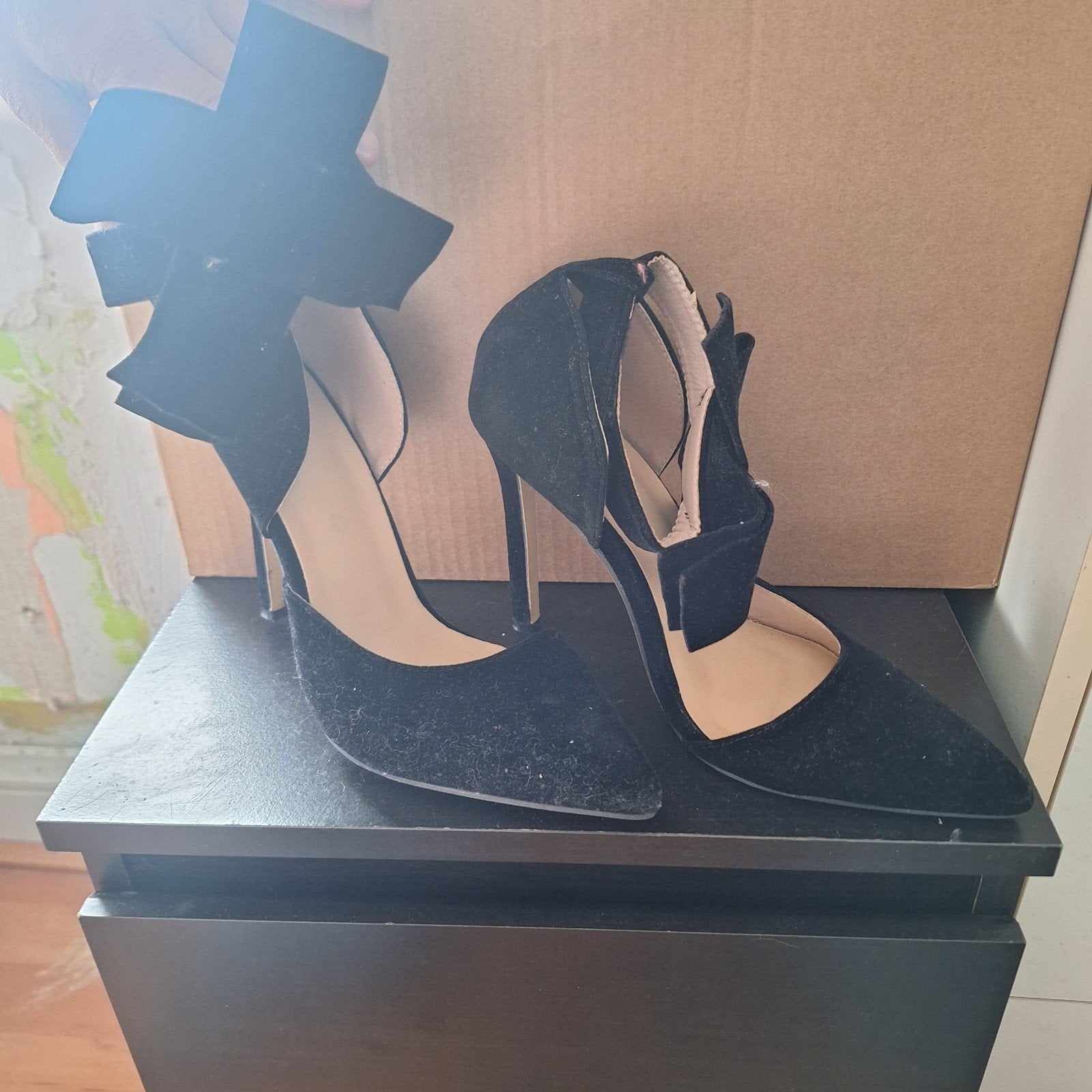 Zwarte pumps met strik en enkelband - Maat 37, Ophalen, Zo goed als nieuw, Zwart, Pumps