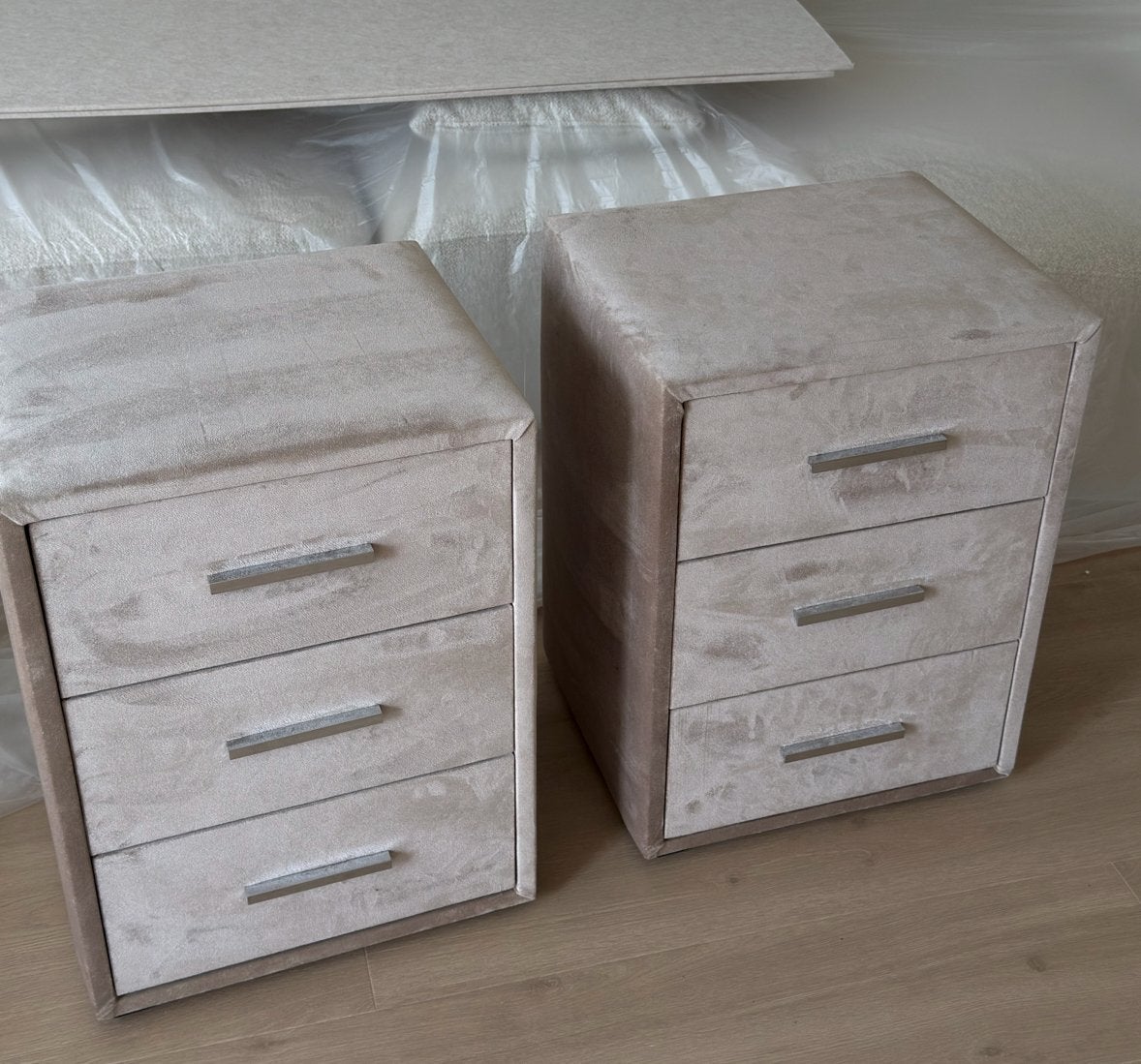 2 velvet nachtkastjes taupe luxury 3 lades - nightstand, Gebruikt, Minder dan 75 cm, Minder dan 50 cm, Commode