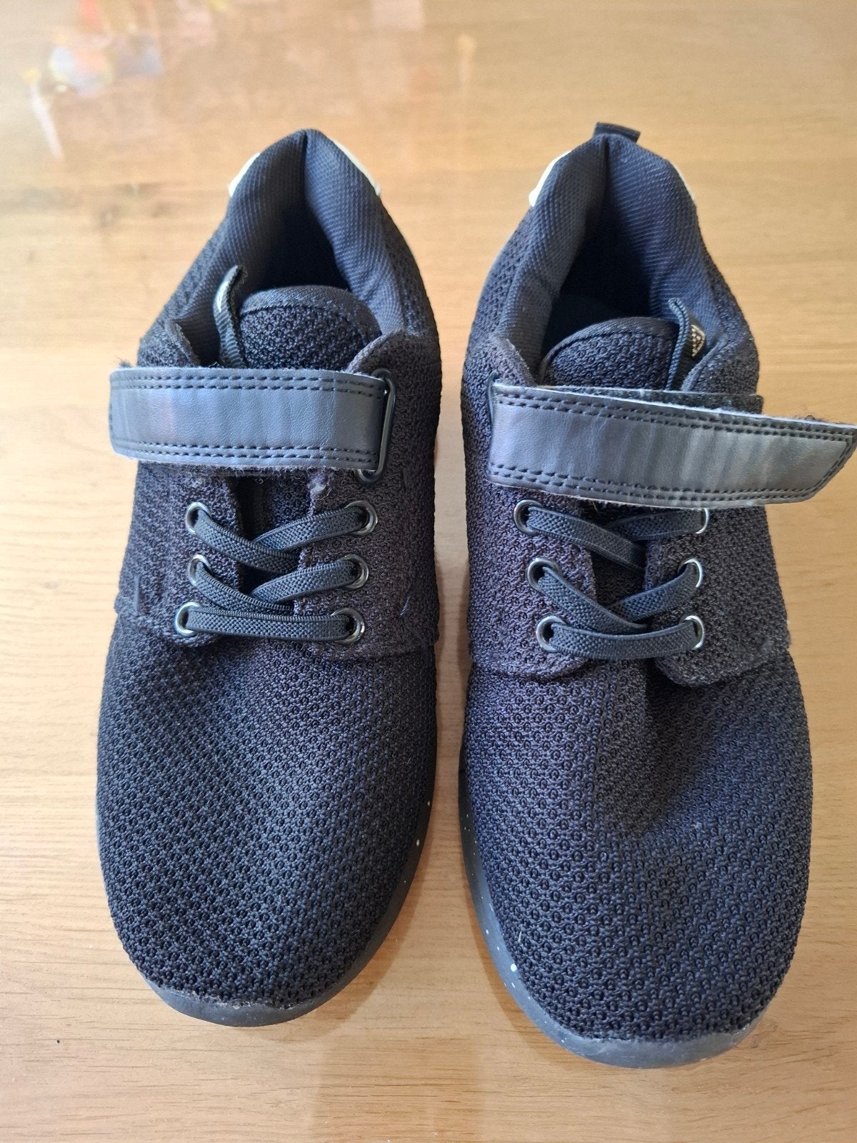 Zwarte gymschoenen met klittenband maat 35, Kinderen en Baby's, Kinderkleding | Schoenen en Sokken, Jongen of Meisje, Ophalen of Verzenden