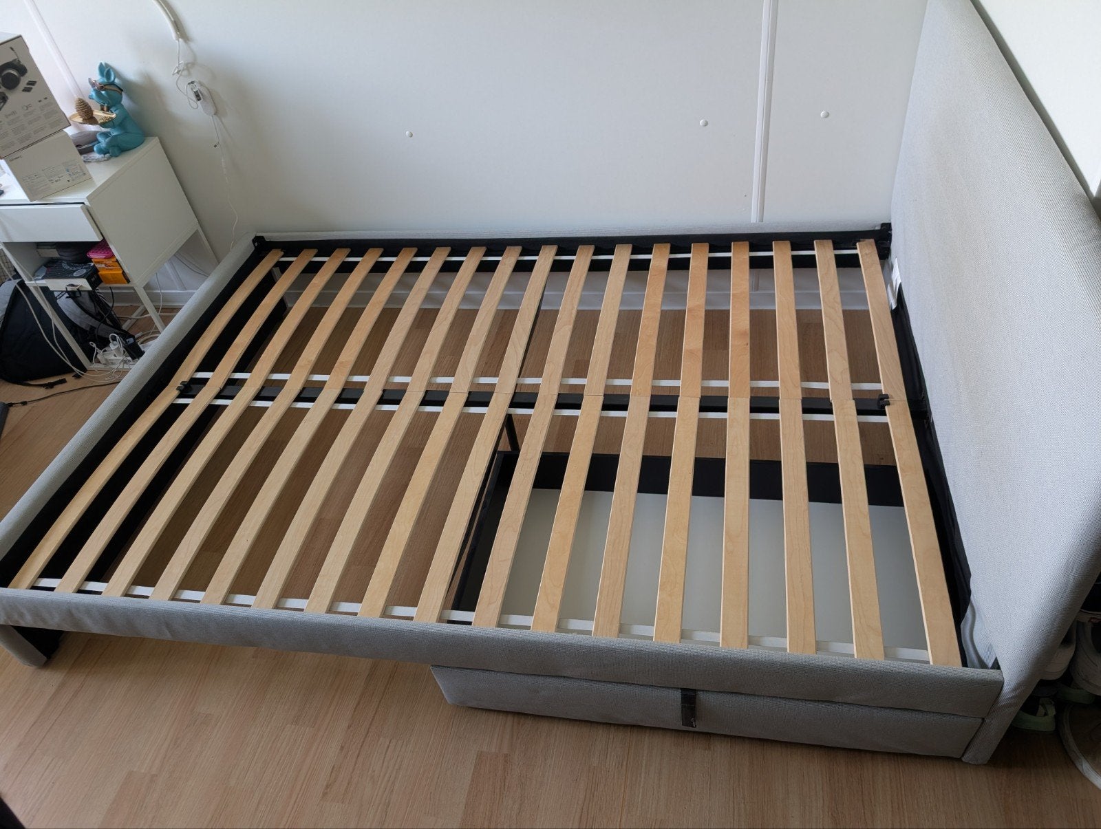 Ike GLADSTAD bed 140x200 met lade - zo goed als nieuw, Huis en Inrichting, Slaapkamer | Bedden, Ophalen, Tweepersoons, 140 cm