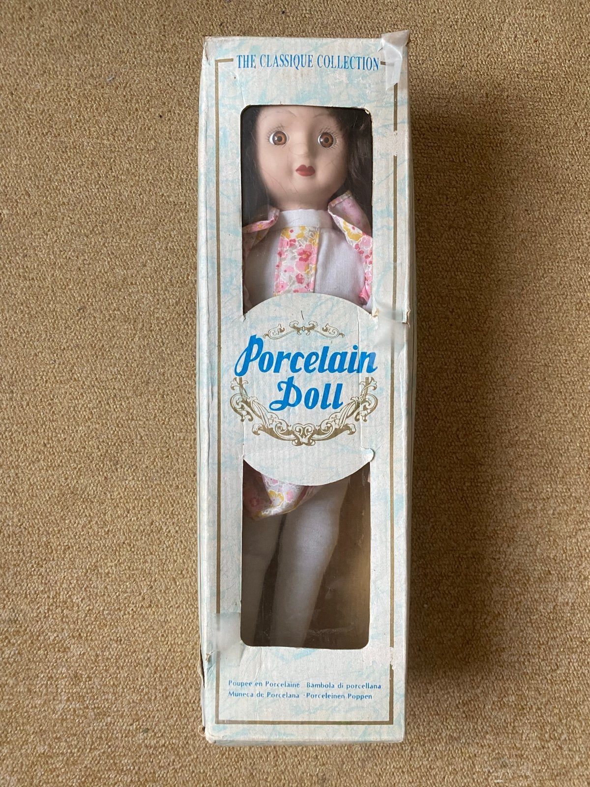 Antieke Porseleinen Pop - The Classique Collection, Verzamelen, Ophalen, Nieuw, Pop