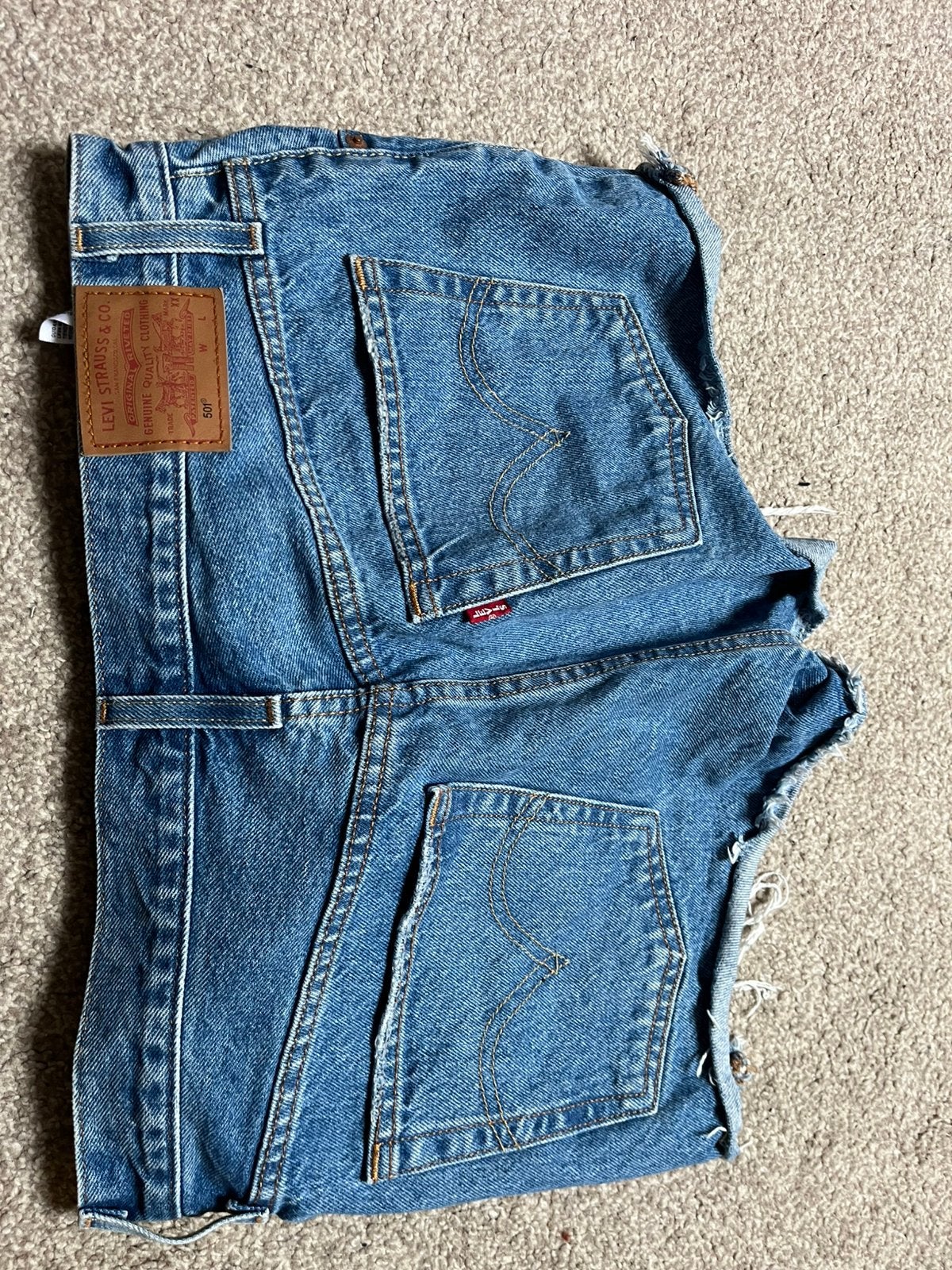 Levi short jeans W30, ofwel 38/40, Kleding | Dames, Ophalen of Verzenden, Nieuw, Blauw, W30 - W32 (confectie 38/40)