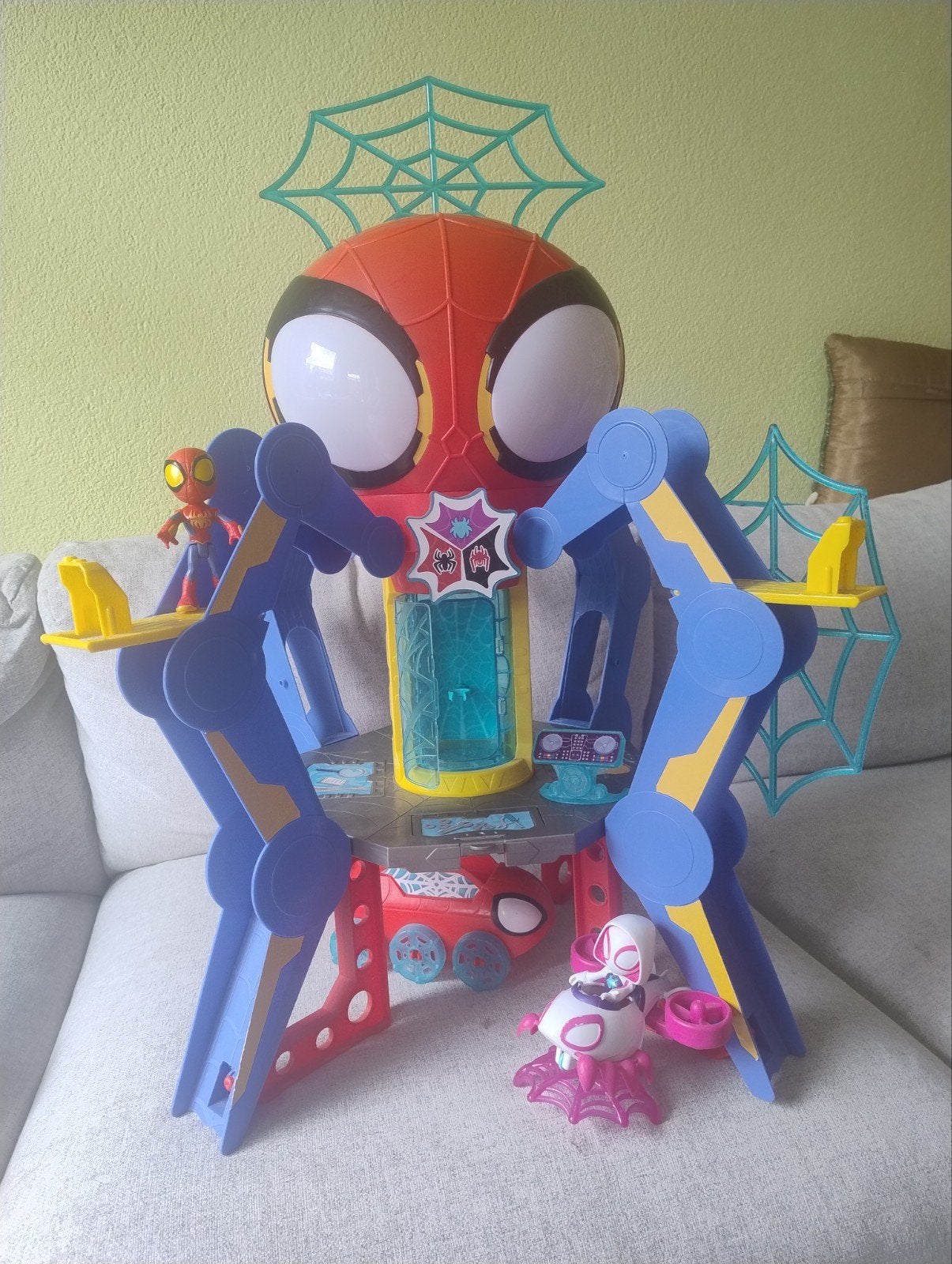 Spidey hoofdkwartier, Ophalen, Zo goed als nieuw