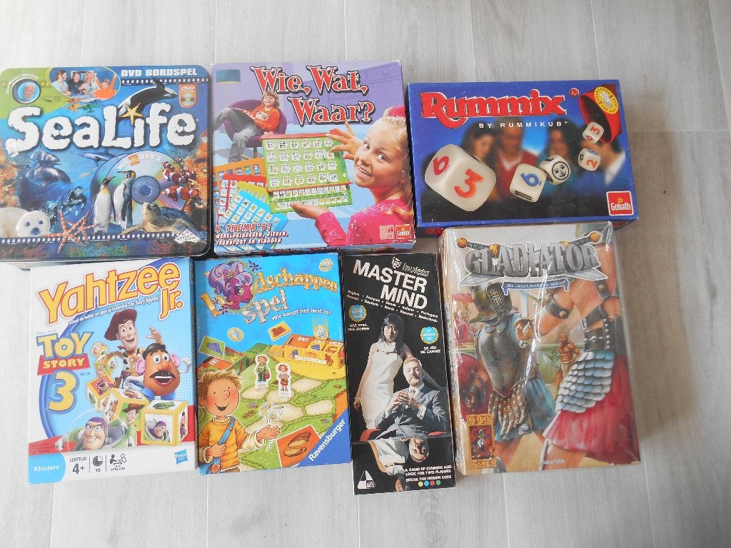 Bingo Back Gammon Sealife Doolhof Yathzee Wie wat waar, Vijf spelers of meer, Ophalen of Verzenden, Zo goed als nieuw