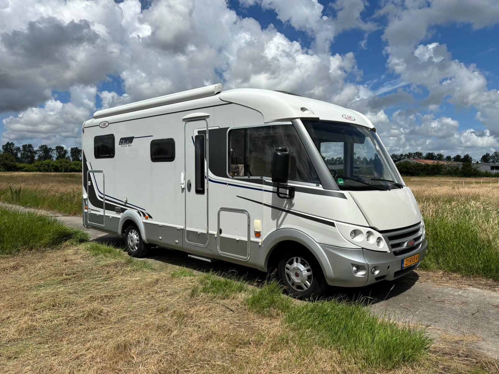 Integraalcamper LMC Liberty 680 G 160 PK Enkele bedden, Caravans en Kamperen, Campers, Particulier, tot en met 4, Integraal, LMC