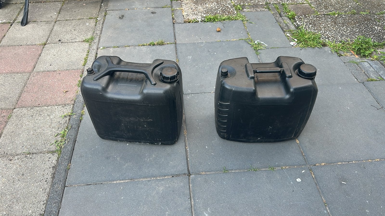 2x Jerrycan 20 liter - Leeg en klaar voor gebruik, Auto diversen, Overige Auto diversen, Ophalen
