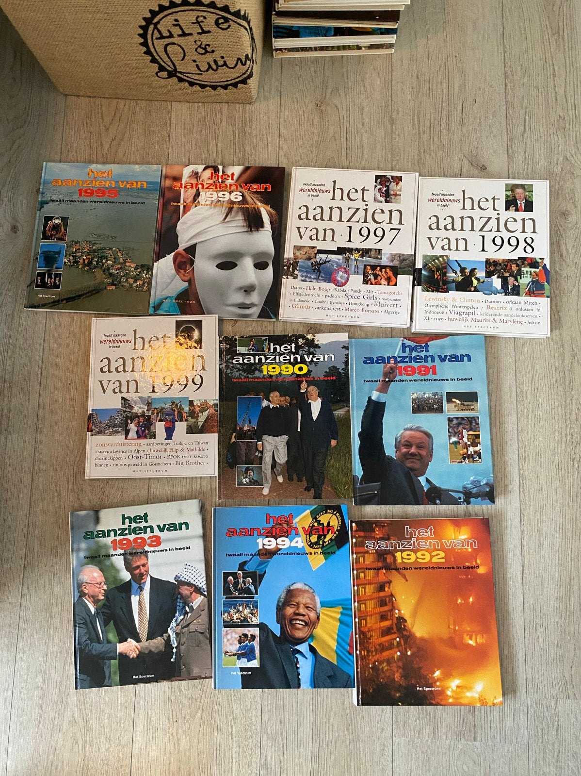 Het Aanzien van... Jaarboeken (1990-1999) - Complete Set, Boeken, Ophalen of Verzenden, Gelezen, Overige typen