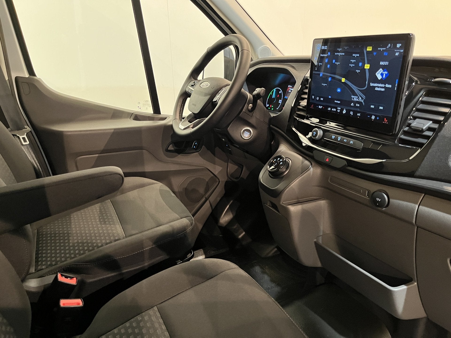 Ford E-Transit 390 (3500 kg) L2H2 Trend 68 kWh / 100% Elektr, Automaat, Gebruikt, Zwart, Met garantie (alle)