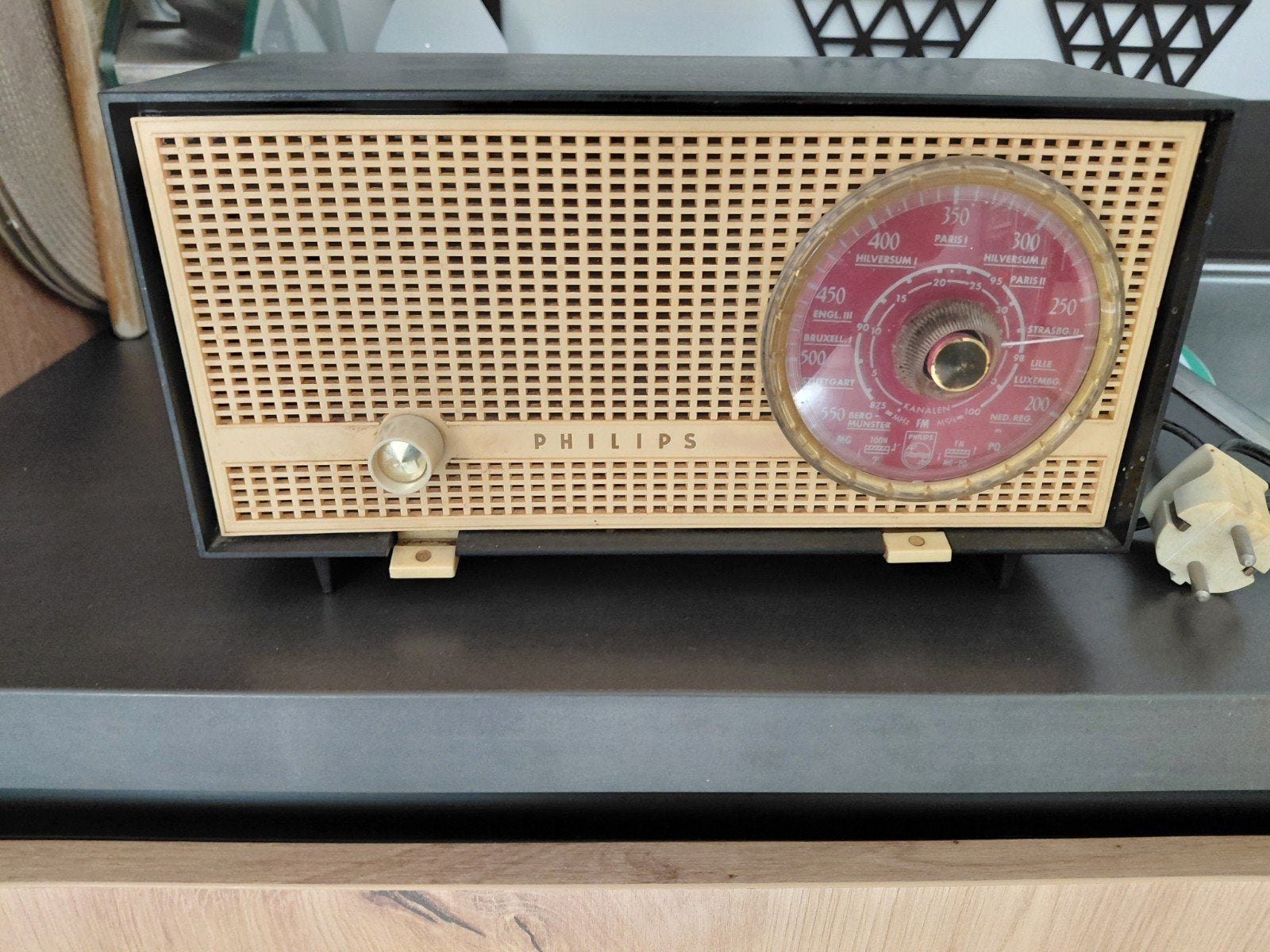 Philips buizenradio uit de jaren '50 - Werkt (lampen aan), Audio, Tv en Foto, Radio's, Ophalen of Verzenden, Gebruikt, Radio