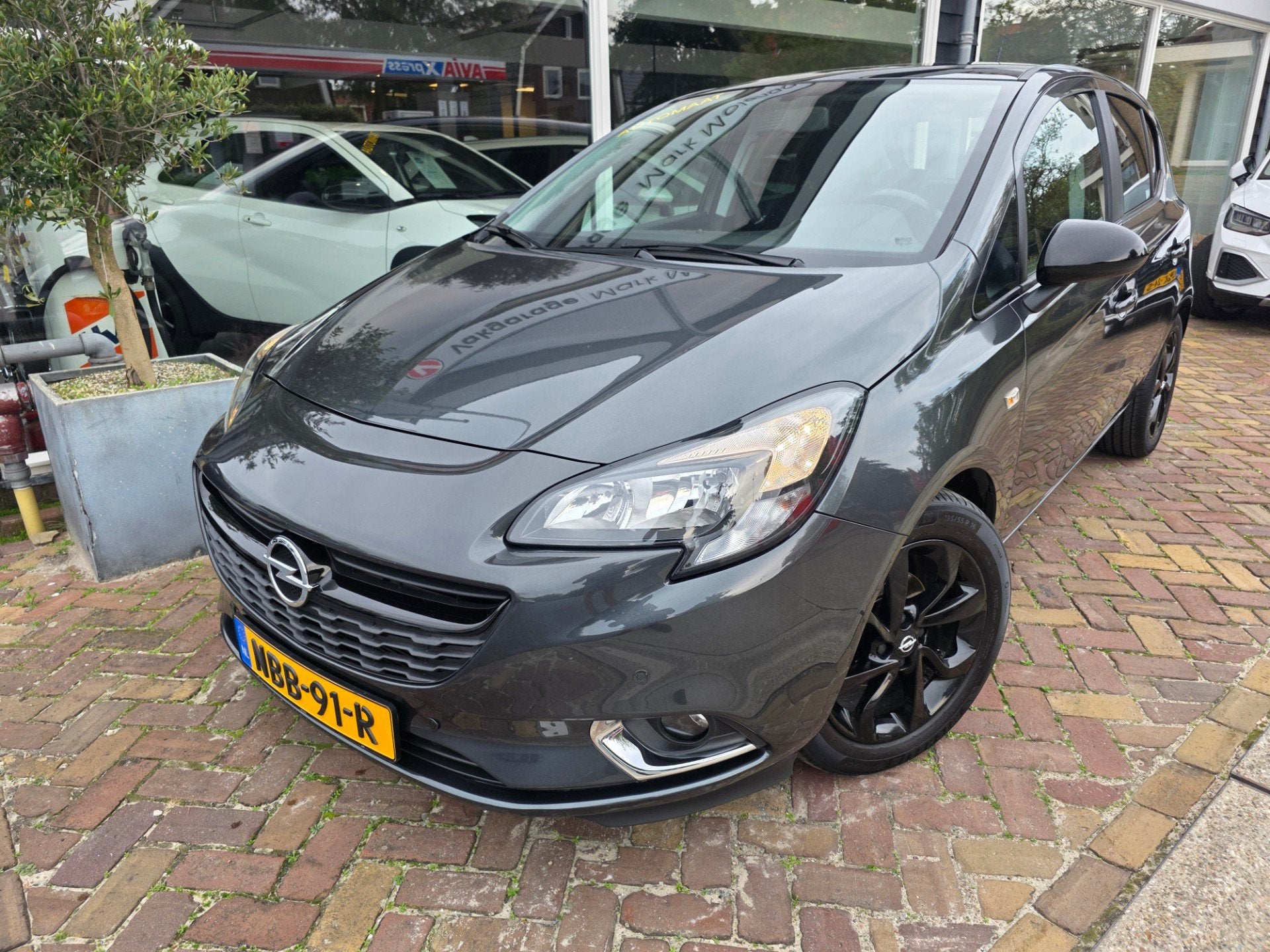 Opel Corsa 1.4 Innovation,Coloredition ,volautomaat,carplay,, Auto's, Gebruikt, 4 cilinders, Verwarmde buitenspiegels, Bedrijf