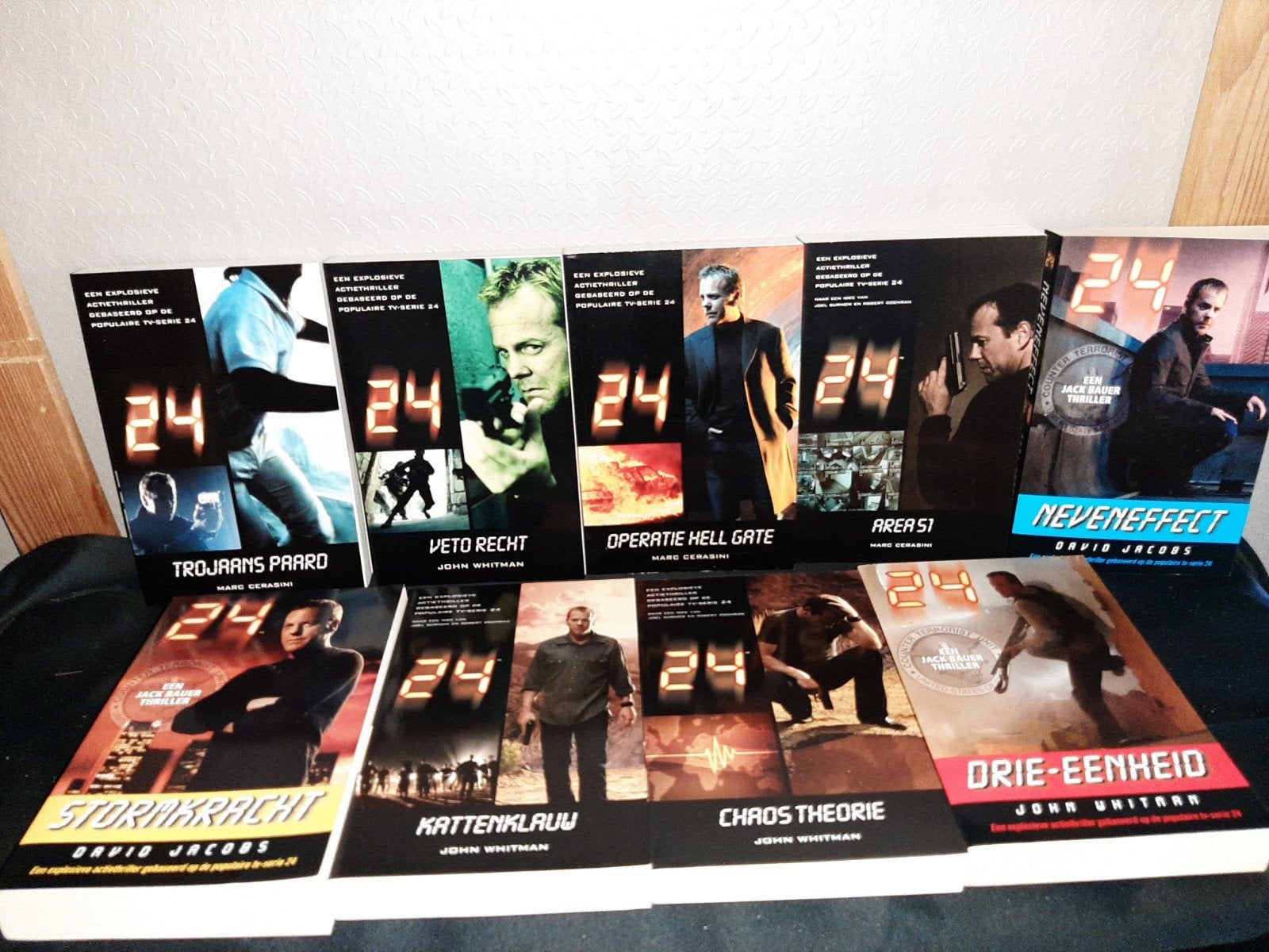 24: De complete boekenreeks - 9 thrillers, Boeken, Ophalen of Verzenden, Gelezen