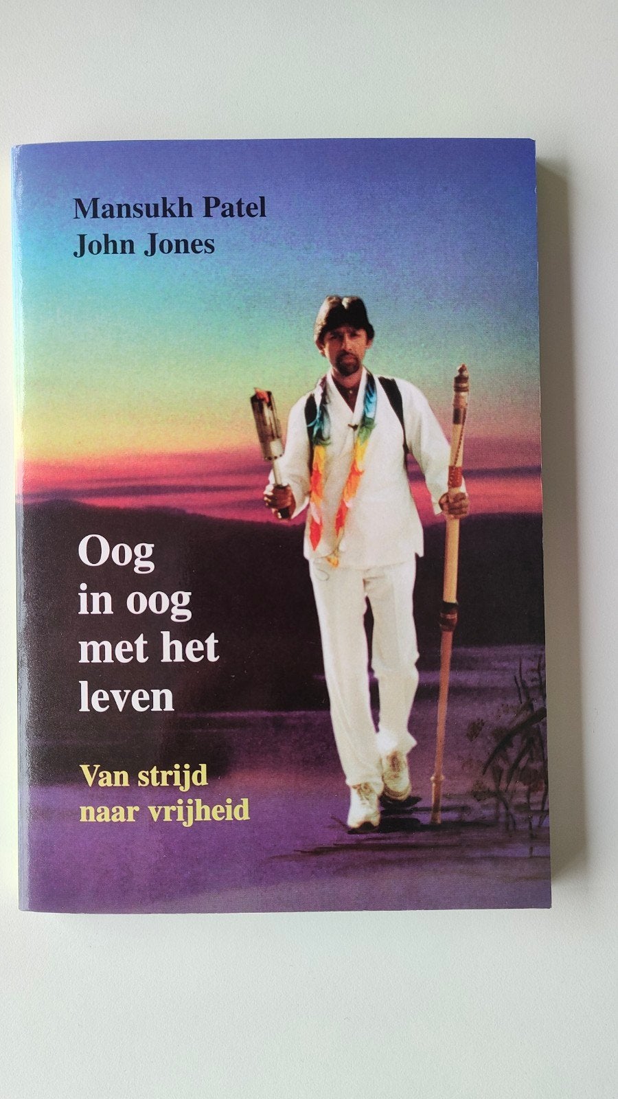 spiritueel boek 'Oog in oog met het leven' Mansukh Patel, Overige typen, Zo goed als nieuw, Overige onderwerpen, Mansukh Patel en John Jones