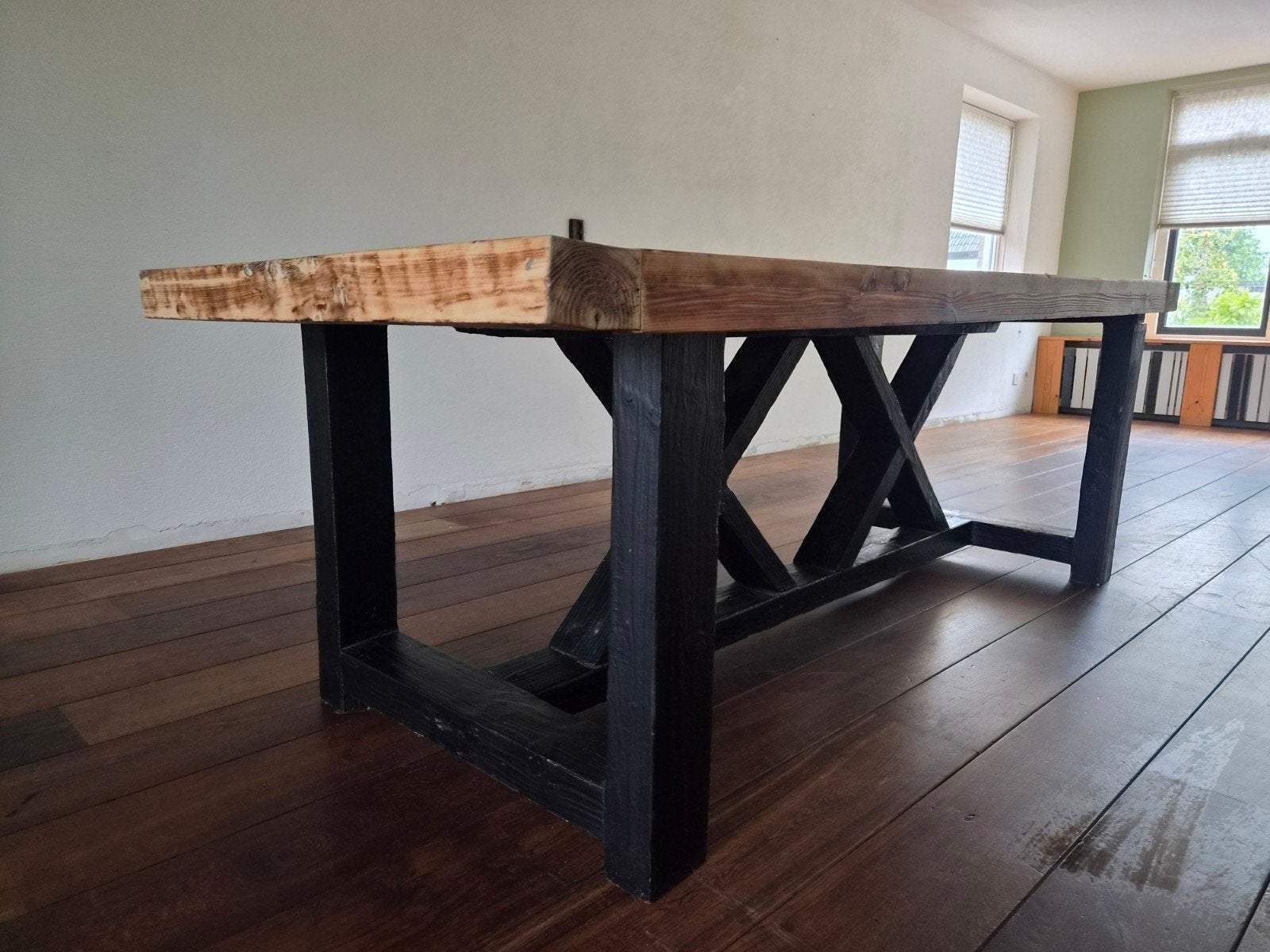 Robuuste houten eettafel met zwart onderstel, Ophalen, Gebruikt, 50 tot 100 cm, 150 tot 200 cm