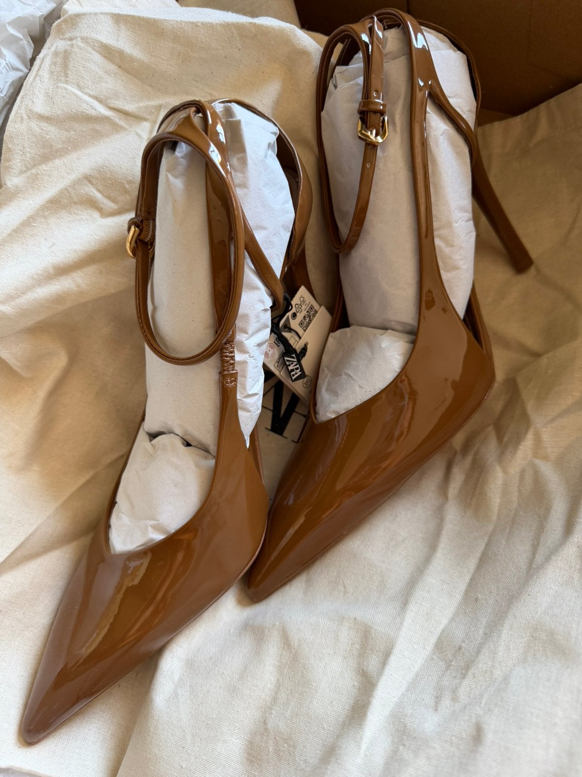 Zara hoge hakken in mokkabruin, imitatieleer., Kleding | Dames, Bruin, Nieuw, Ophalen of Verzenden, Schoenen met hoge hakken