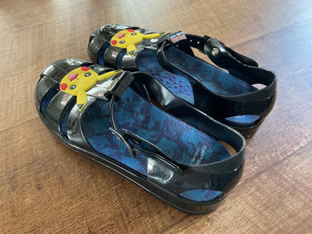Pokemon nintendo schoenen, Ophalen of Verzenden, Zo goed als nieuw, Overige typen