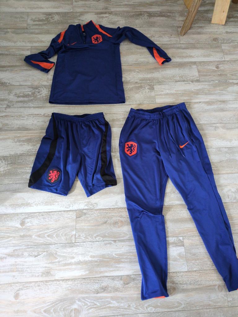 Oranje Kleding Set - Trainingspak en Short (Maat 147-15, Ophalen of Verzenden, Zo goed als nieuw, Setje, Nike