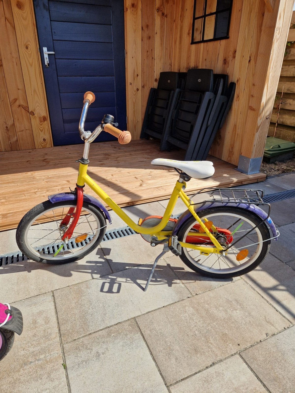 Kinderfiets geel met paarse spatborden, Ophalen, Gebruikt, Terugtraprem, 20 inch of meer