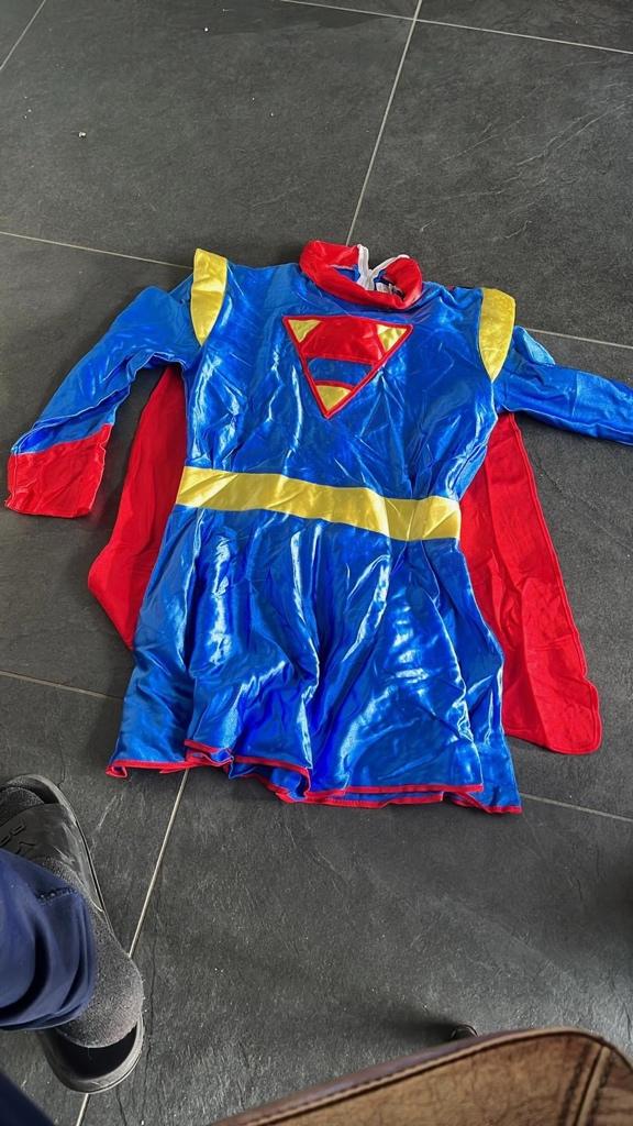 Superwoman carnaval pak super vrouw jurk 152, Meisje, Zo goed als nieuw, Schipluidenlaan 20 5035KJ Tilburg, Jurk of Rok