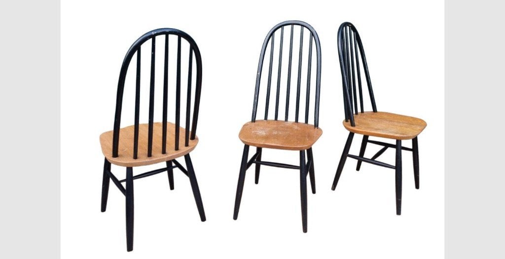 Vintage spijlenstoel – Scandinavisch designklassieker, Huis en Inrichting, Gebruikt, Ophalen of Verzenden, Scandinavisch design, Mid-century, Vintage, Spijlenstoel