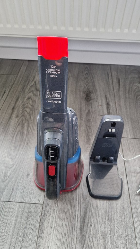 Black+Decker Dustbuster 12V Kruimeldief met Oplaadstation, Ophalen, Overige merken, Kruimeldief, Zo goed als nieuw