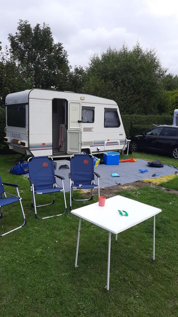 Caravan Adria stapelbed 4persoons lichtgewicht voortent, Rondzit, Dwarsbed, Particulier, Adria