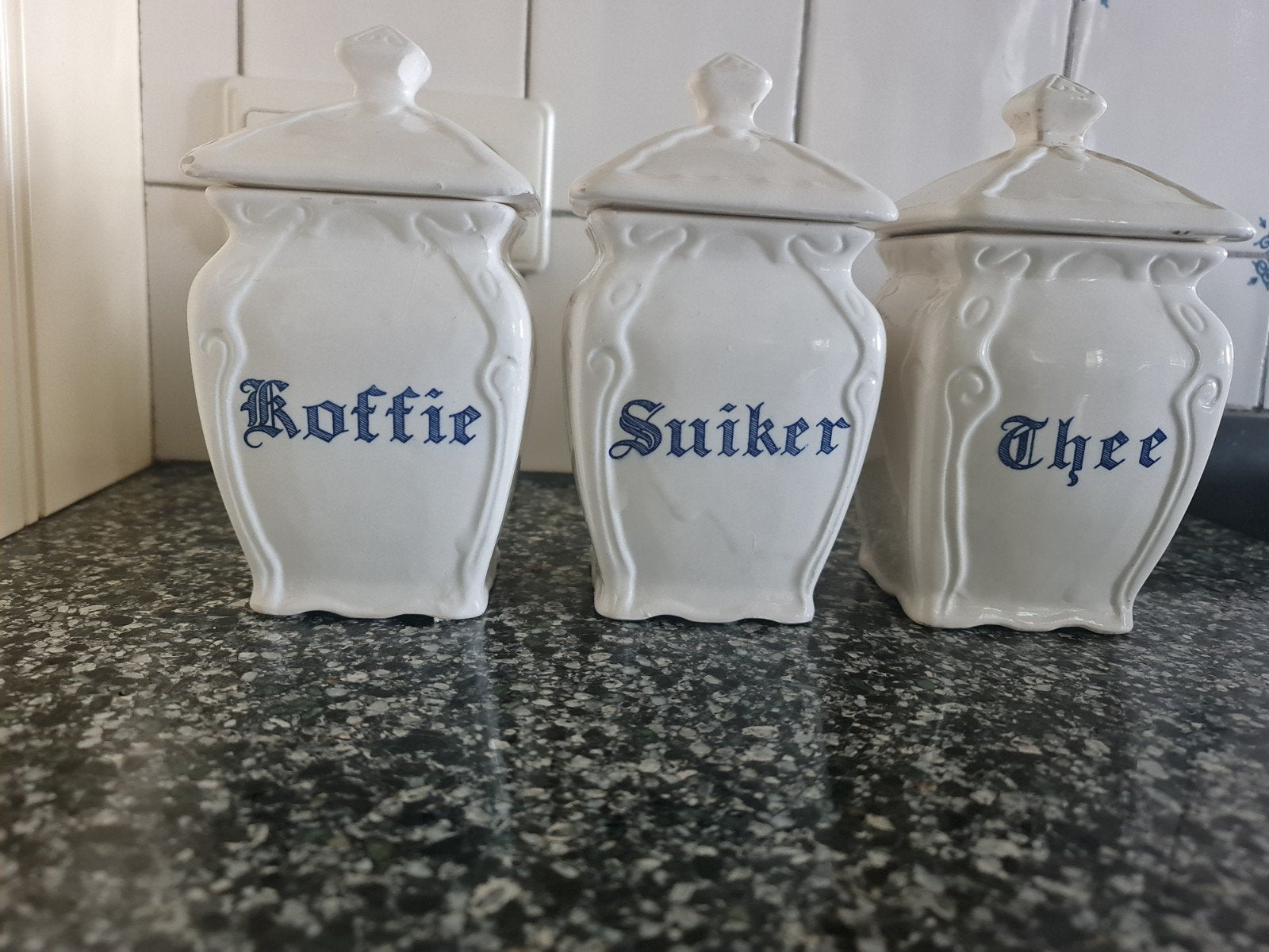 Voorraadpotten suiker koffie thee, Ophalen