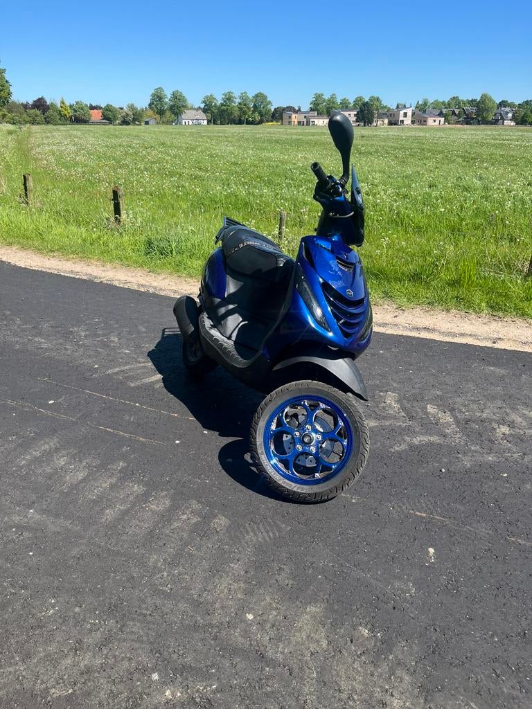 Zip 125cc 2t, Fietsen en Brommers, Scooters | Piaggio, Ophalen of Verzenden, Zo goed als nieuw, Benzine, Zip