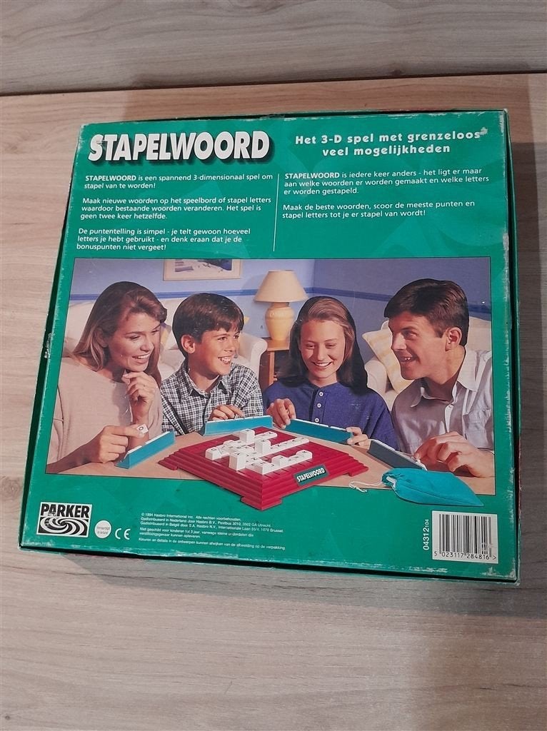 Stapelwoord - 3d woordspel - vierkante groene doos - s5385, Hobby en Vrije tijd, Gezelschapsspellen | Bordspellen, Verzenden, Zo goed als nieuw