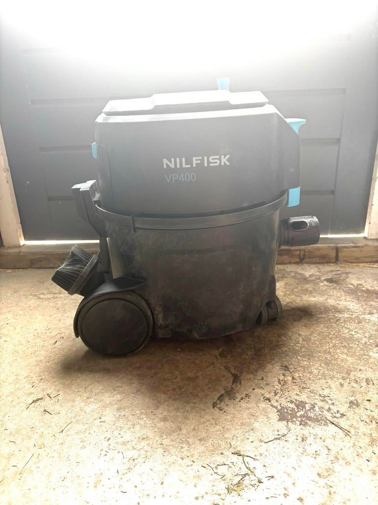 Nilfisk VP400 H EU met zakken NIEUW!, Ophalen of Verzenden, Zo goed als nieuw, Stofzak, Stofzuiger