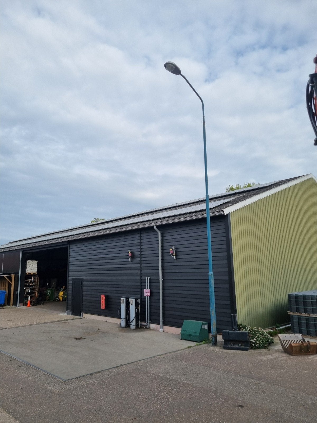 Twee stalen lantarenpalen 11,5m hoog met 220V lampen, Tuin en Terras, Ophalen, Gebruikt, Staal, Staande lamp