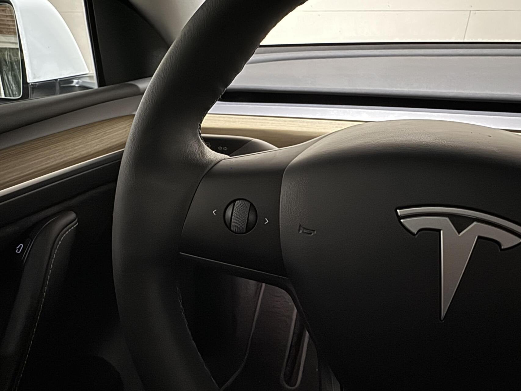 Foto 32 van Tesla Model Y RWD 58 kWh 92% SOH Black Edition Trekhaak FSD