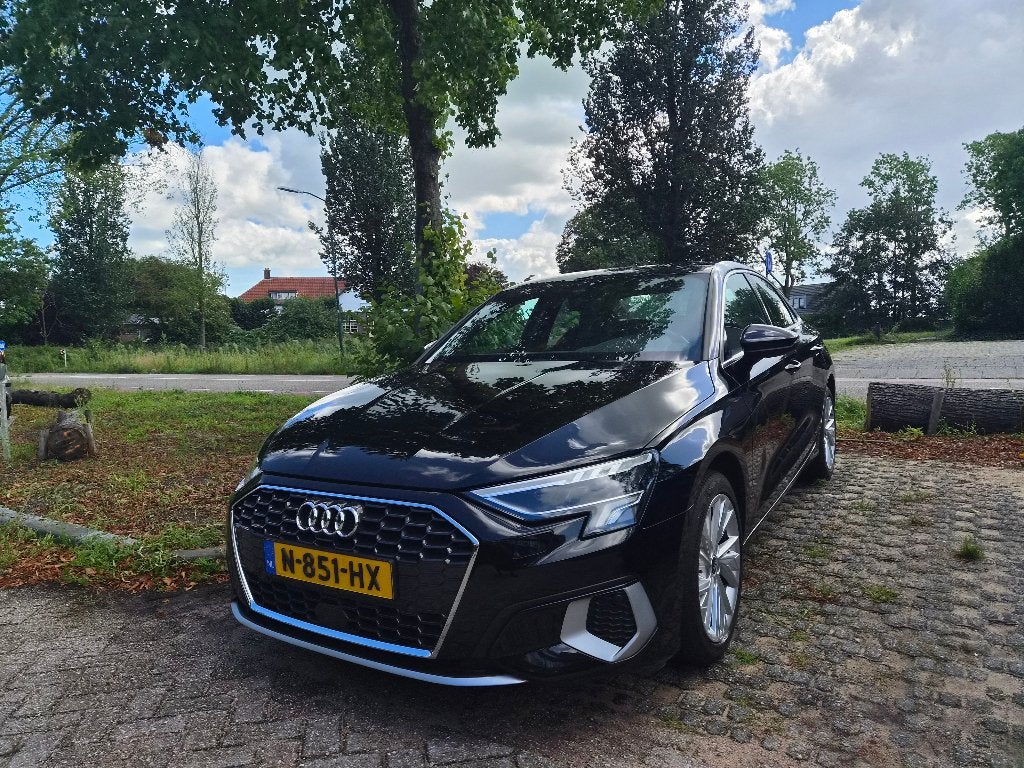 Audi A3 Limousine 30 Tfsi 110pk S Tronic 2021 Zwart, Dealer onderhouden, Stof, Startonderbreker, Zwart