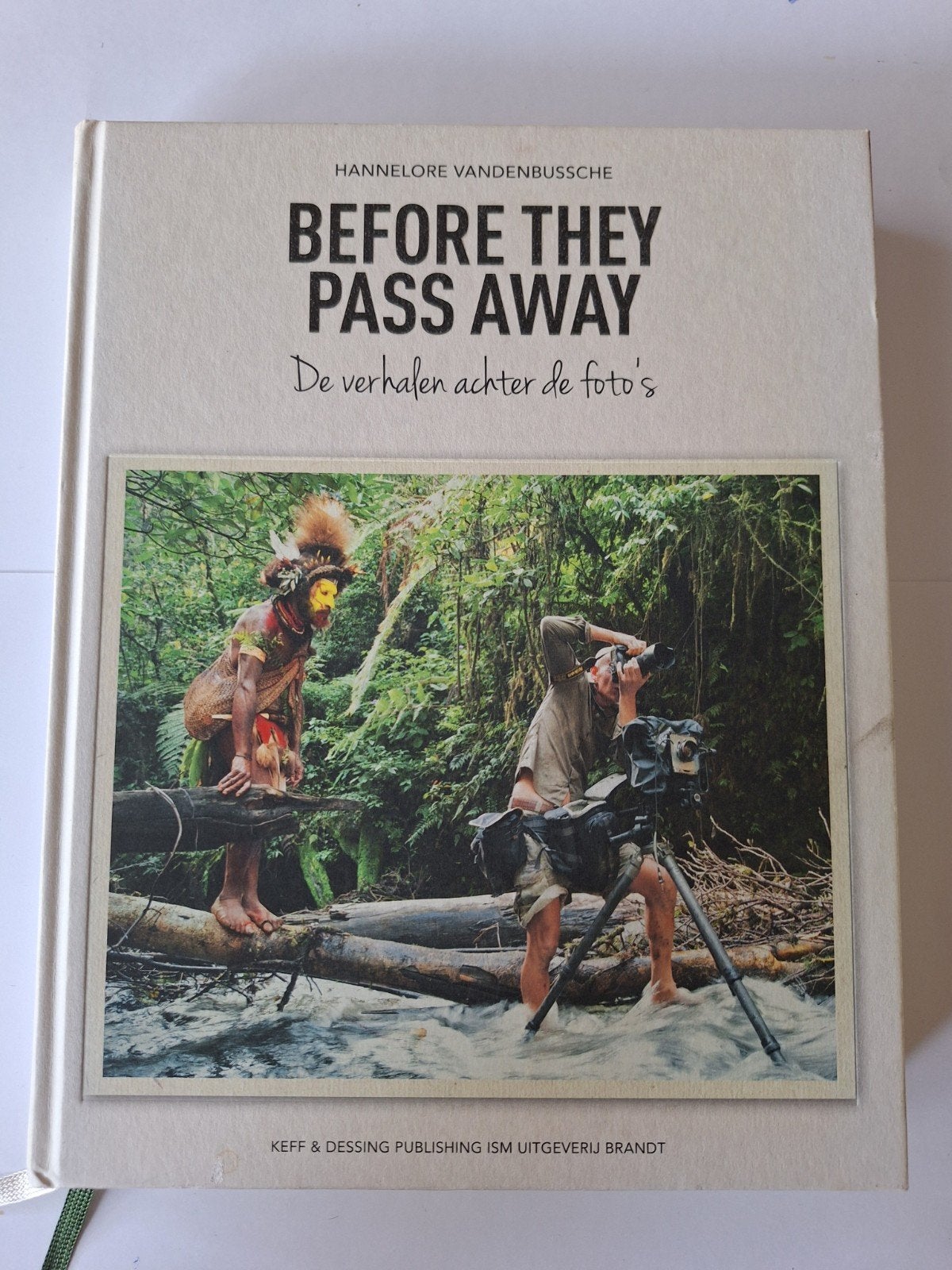 Before They Pass Away: De verhalen achter de foto's, Boeken, Kunst en Cultuur | Fotografie en Design, Verzenden, Zo goed als nieuw