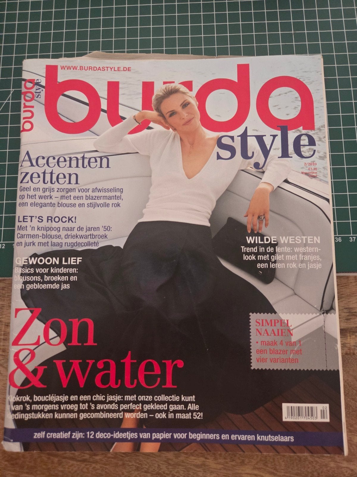 Burda Style 2/2010 - Mode, patronen en creatieve ideeën, Boeken, Tijdschriften en Kranten, Ophalen of Verzenden, Gelezen, Damesbladen