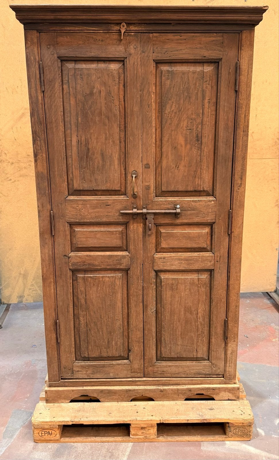 Antieke teakhouten kast uit Indonesië, Ophalen of Verzenden