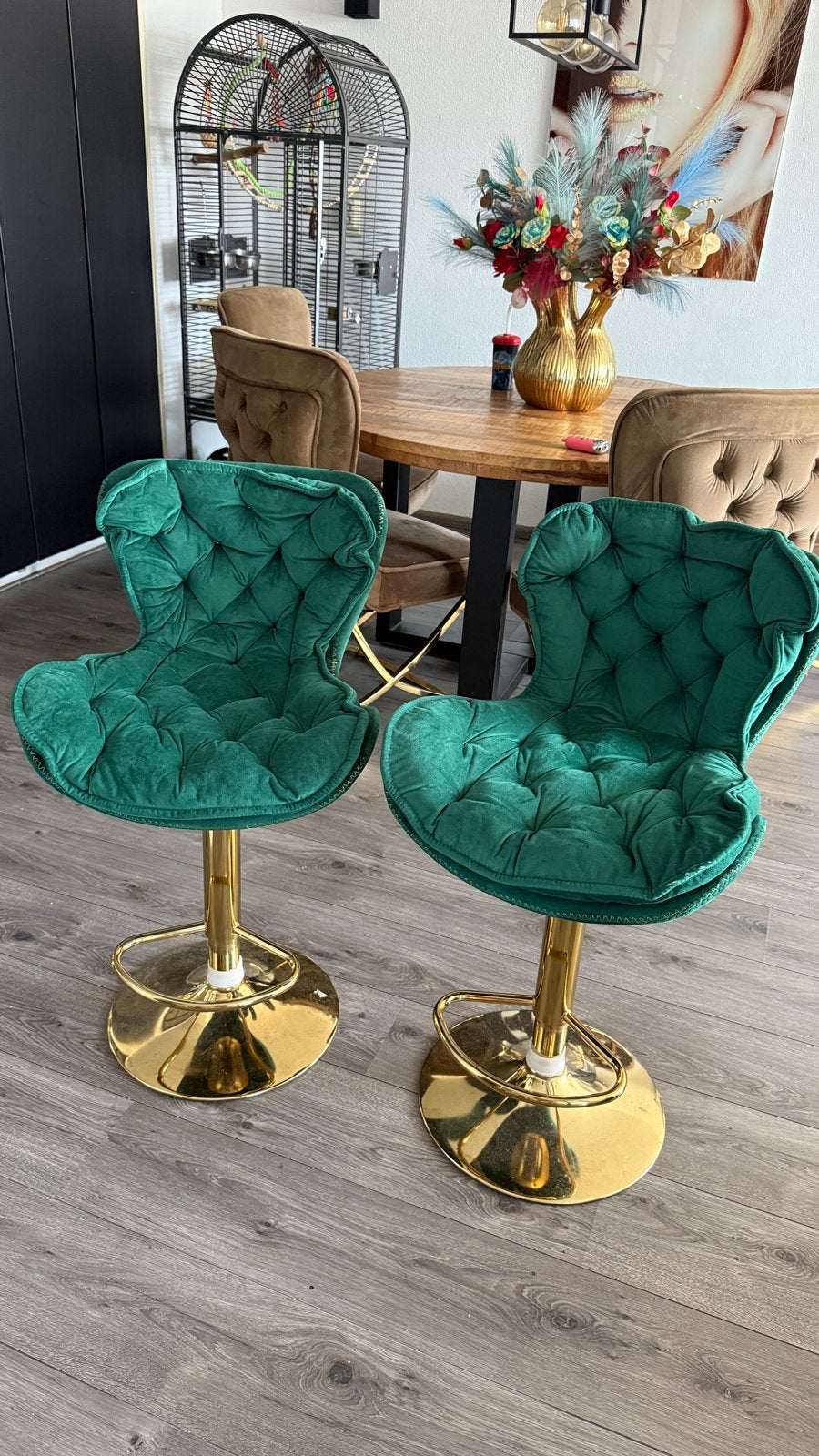 Set van 2 smaragdgroene barstoelen met gouden voet, Ophalen, In hoogte verstelbaar, Zo goed als nieuw, 90 cm of meer
