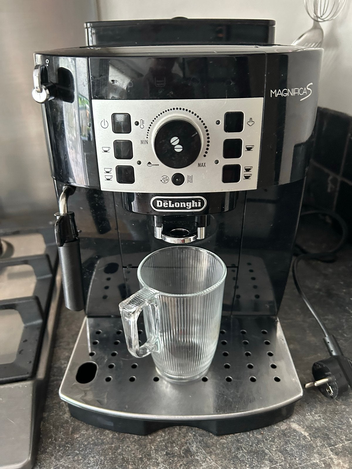 Defecte DeLonghi Magnifica S voor onderdelen, Witgoed en Apparatuur, Ophalen, Niet werkend, Koffiemachine, Koffiebonen