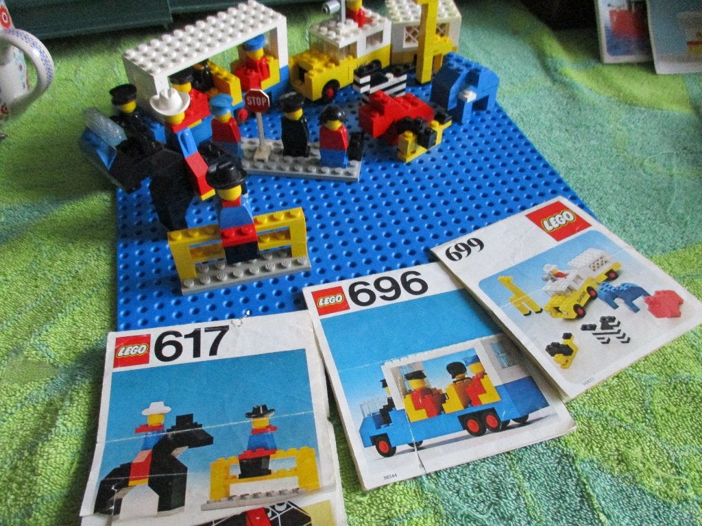 3 setjes lego met boekje s 617-696-699, Ophalen of Verzenden, Zo goed als nieuw, Complete set, Lego