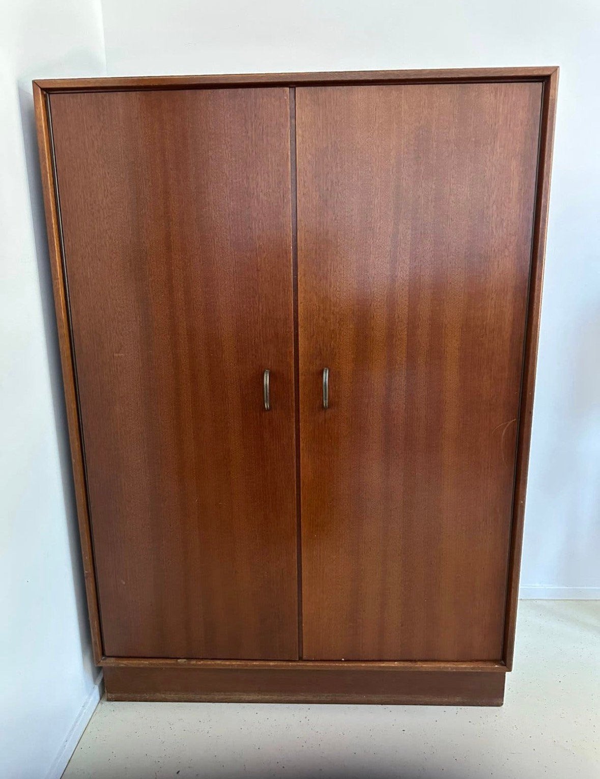 Vintage houten kast jaren ’60/’70, Huis en Inrichting, Kasten | Roldeurkasten en Archiefkasten, Ophalen, Zo goed als nieuw, 25 tot 50 cm