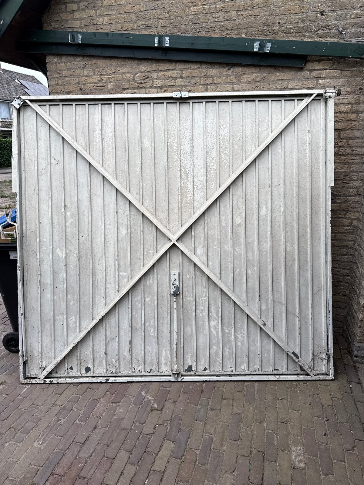 Gebruikte garagedeur met motor en rails / oud ijzer, Ophalen, Gebruikt, Garagedeur, Metaal